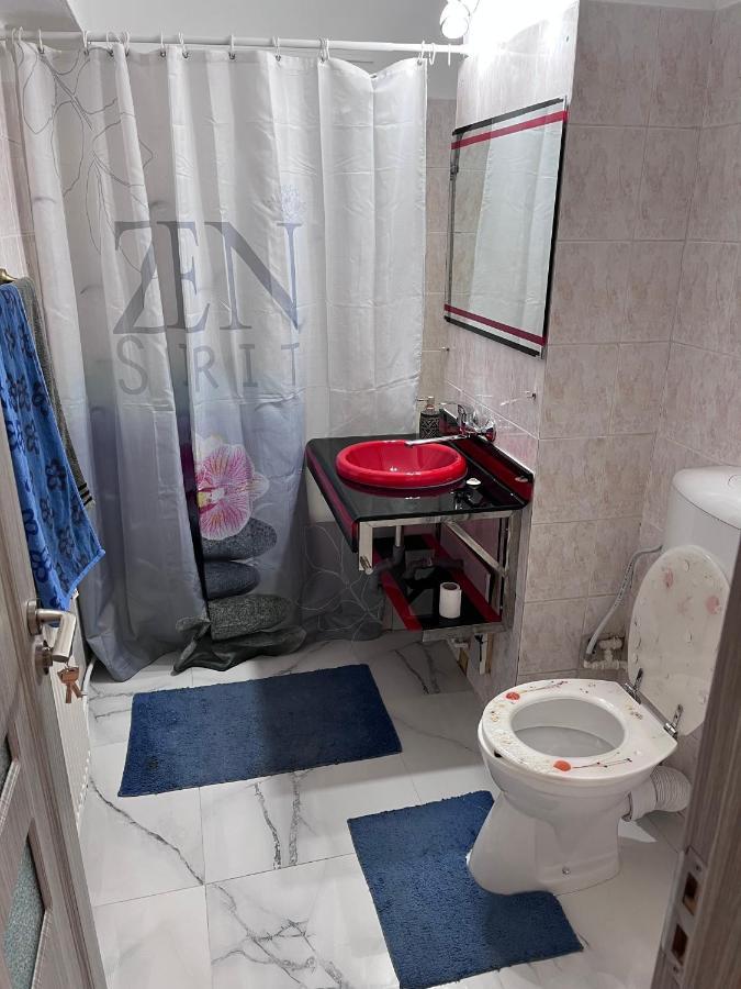 Apartament In Centrul Orasului Бакэу Экстерьер фото